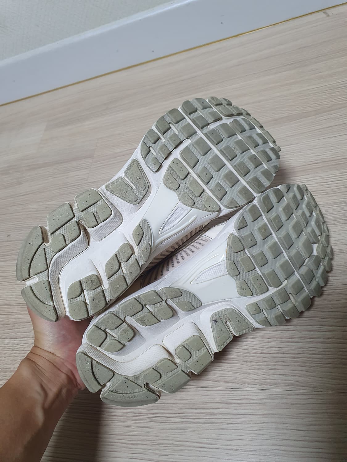 나이키 줌 보메로5 운동화 245 상품이미지7