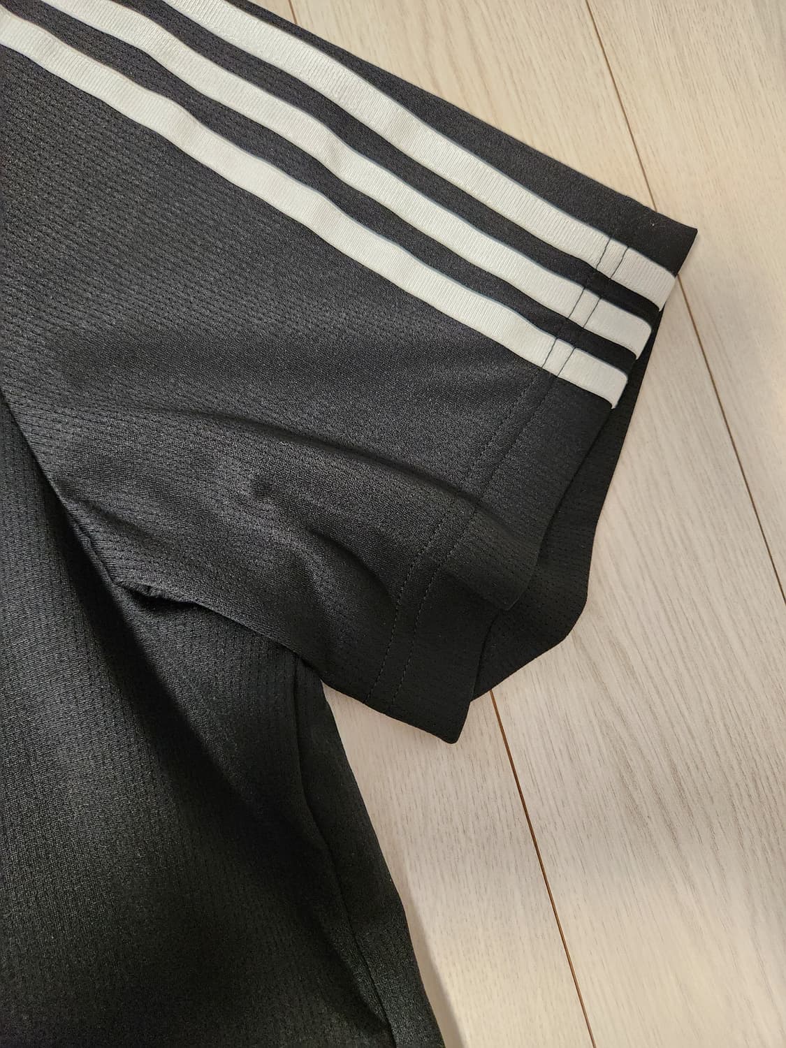 아디다스 D2삼선 반팔 기능성 티셔츠 GM2105 사이즈L

오염 하자 상품이미지2