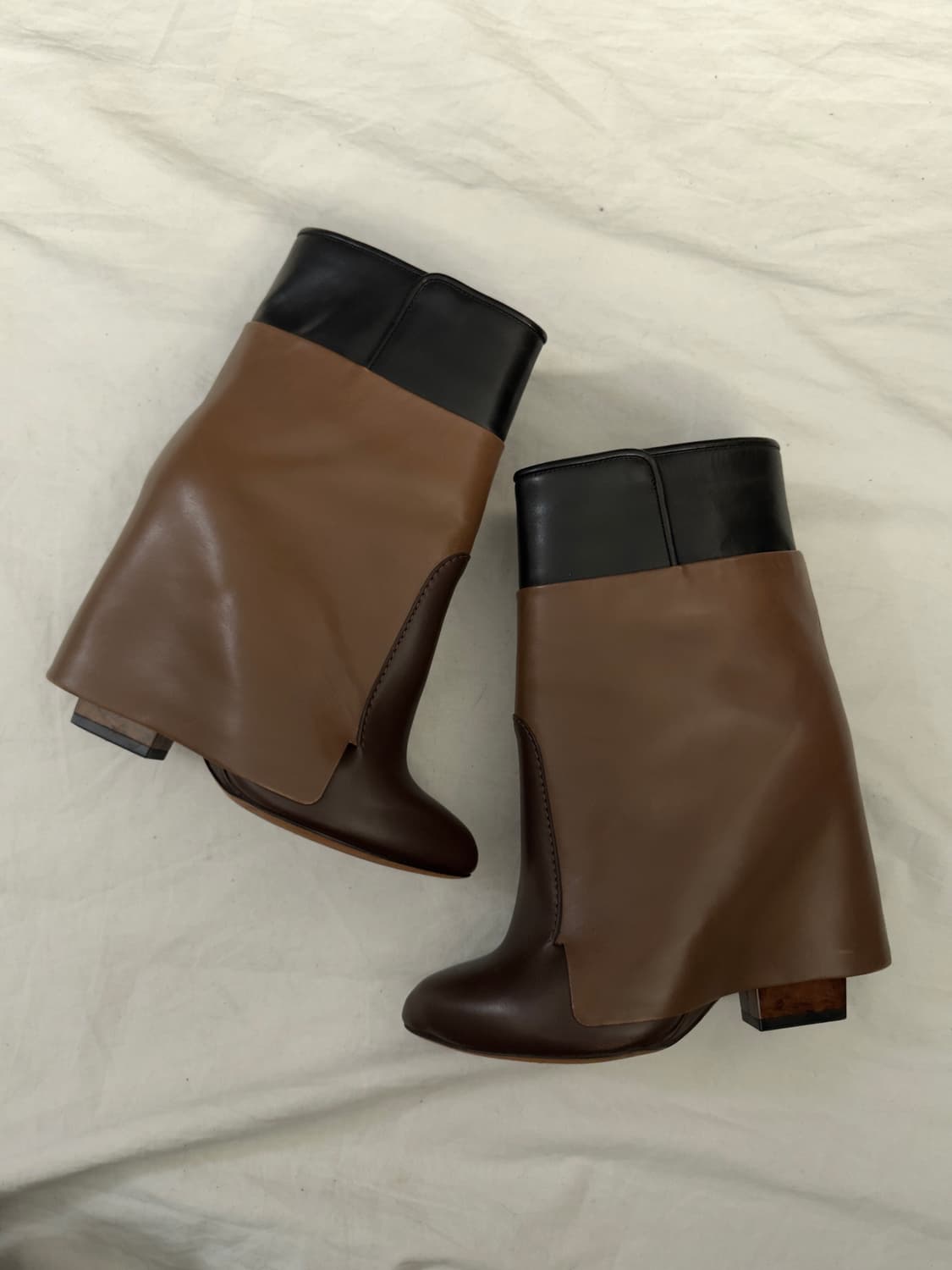 지방시 샤크 웨지힐 앵클부츠 상품이미지1