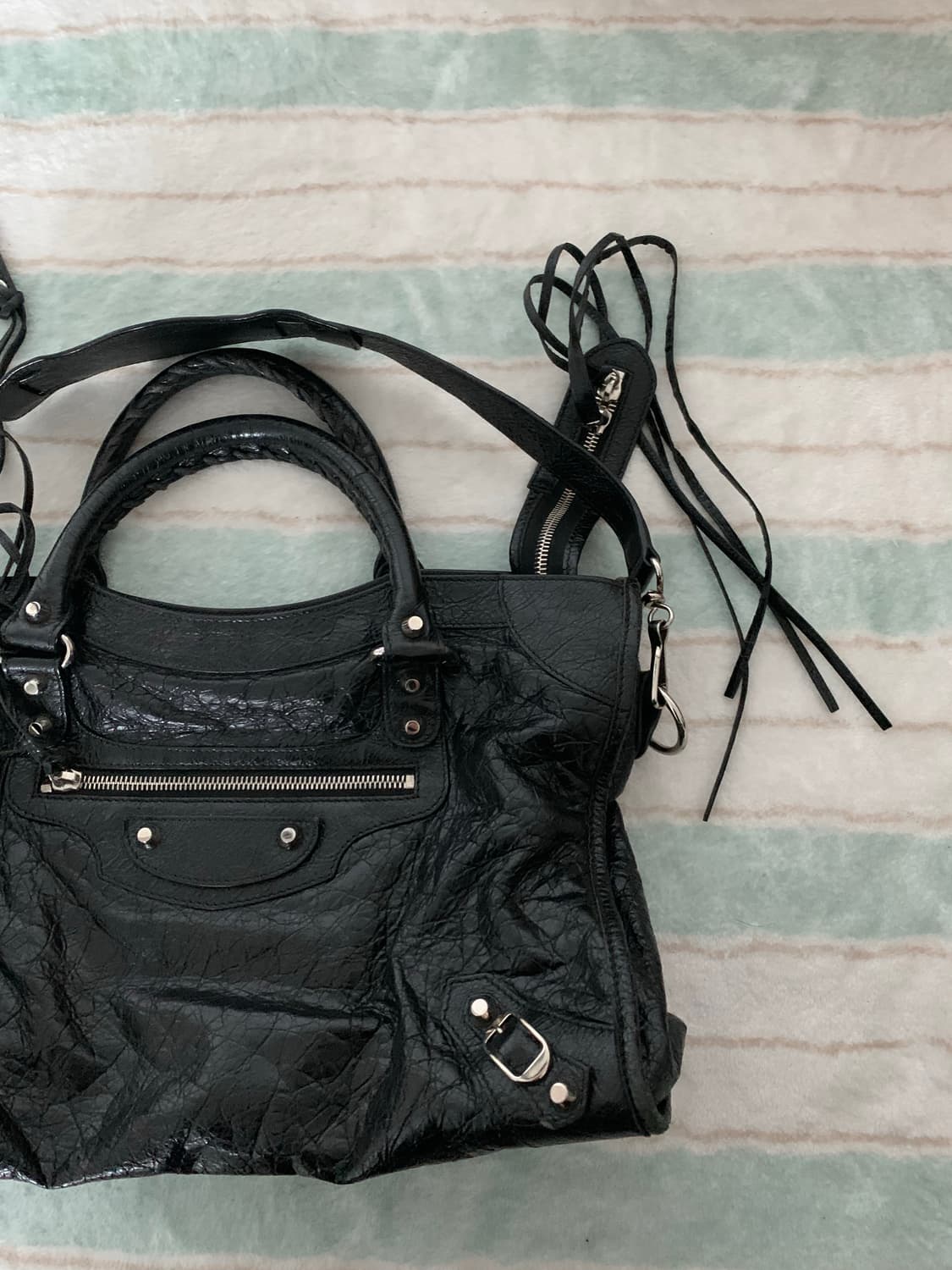 발렌시아가 시티백 모터백 미듐 정품 블랙 은장  상품이미지4