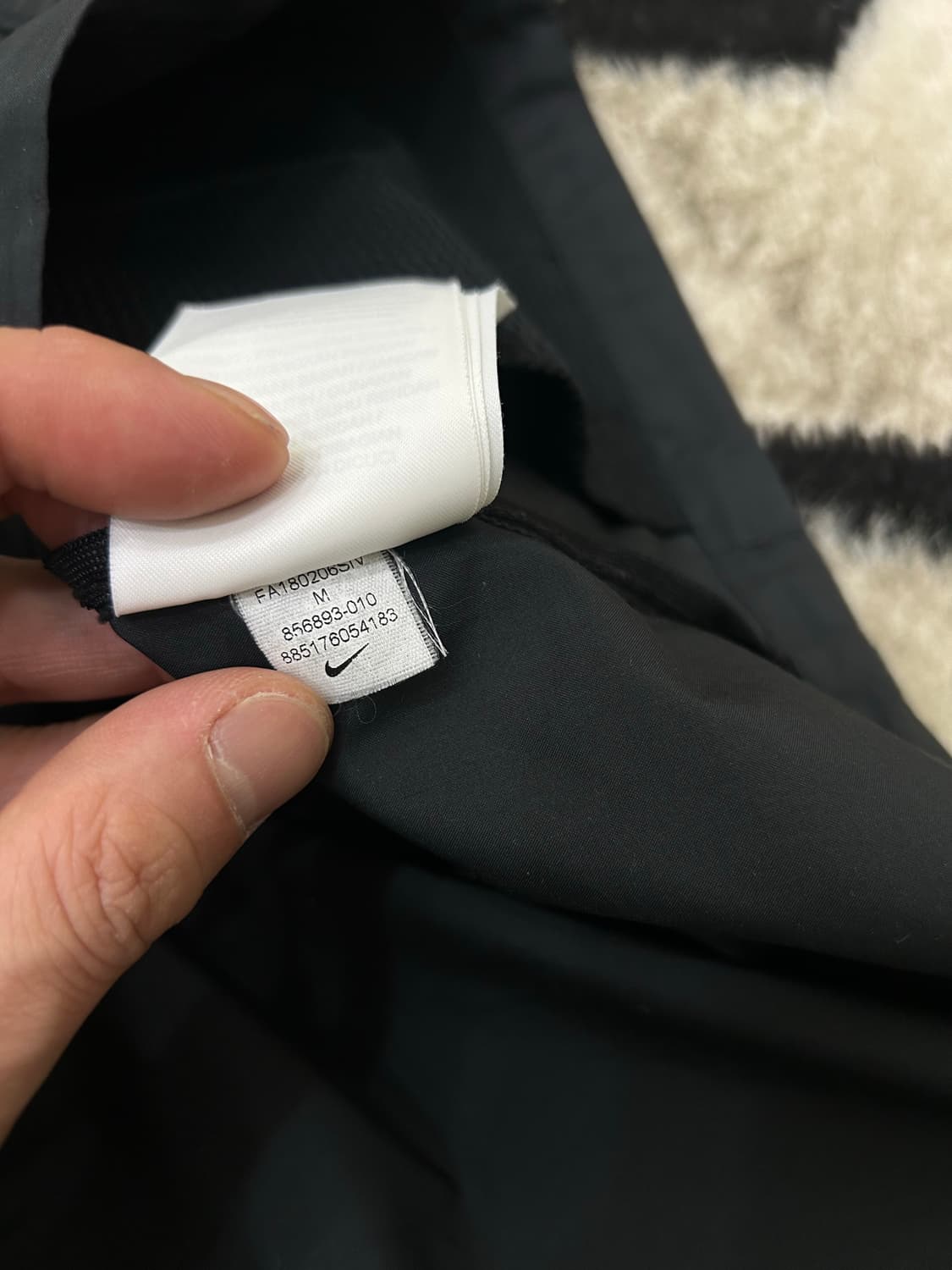 [M]나이키 런닝 에센셜 후드 바람막이/블랙 상품이미지8