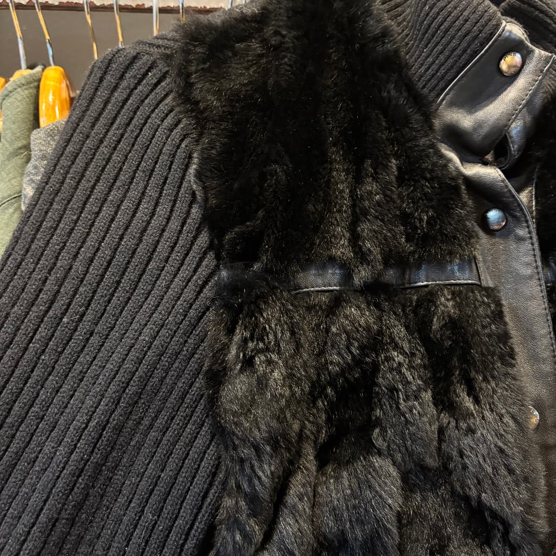 Y2K 빈티지 토끼털 포켓 니트집업 블랙 상품이미지3