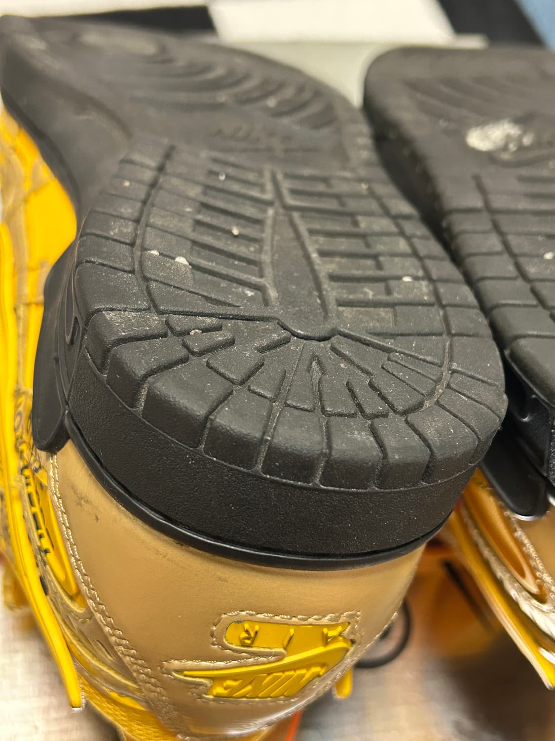 나이키 러버덩크 유니버시티골드 판매합니다 상품이미지8