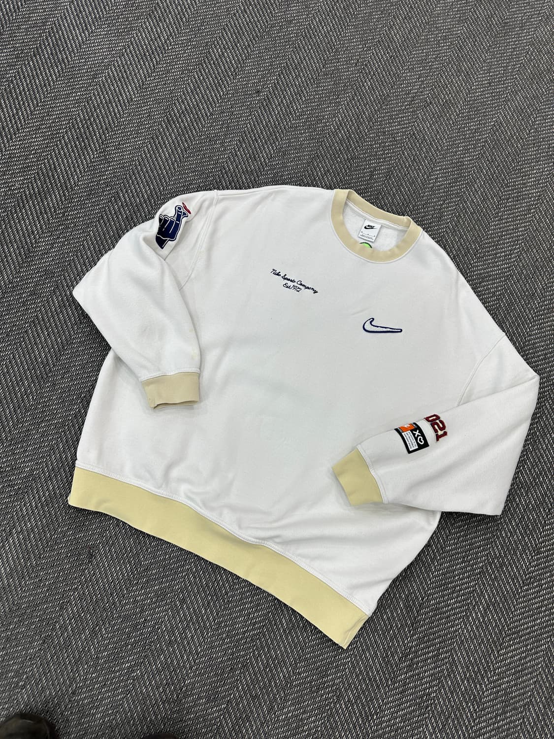 나이키 스우시 맨투맨  상품이미지1