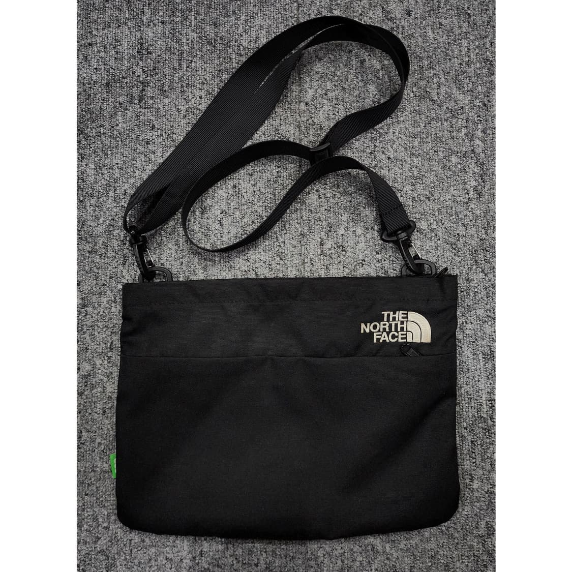 노스페이스 슬림 크로스백 가방 공용 상품이미지1