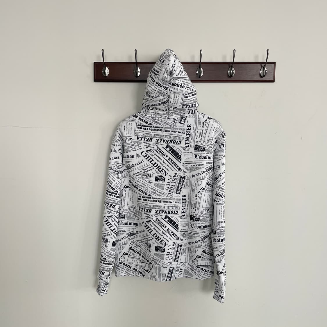 산드로 옴므 뉴스페이퍼 후드 상품이미지3