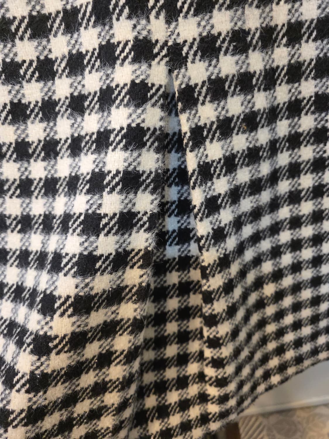 위아  블랙 하운드투스 체크패턴 울혼방스커트 상품이미지4