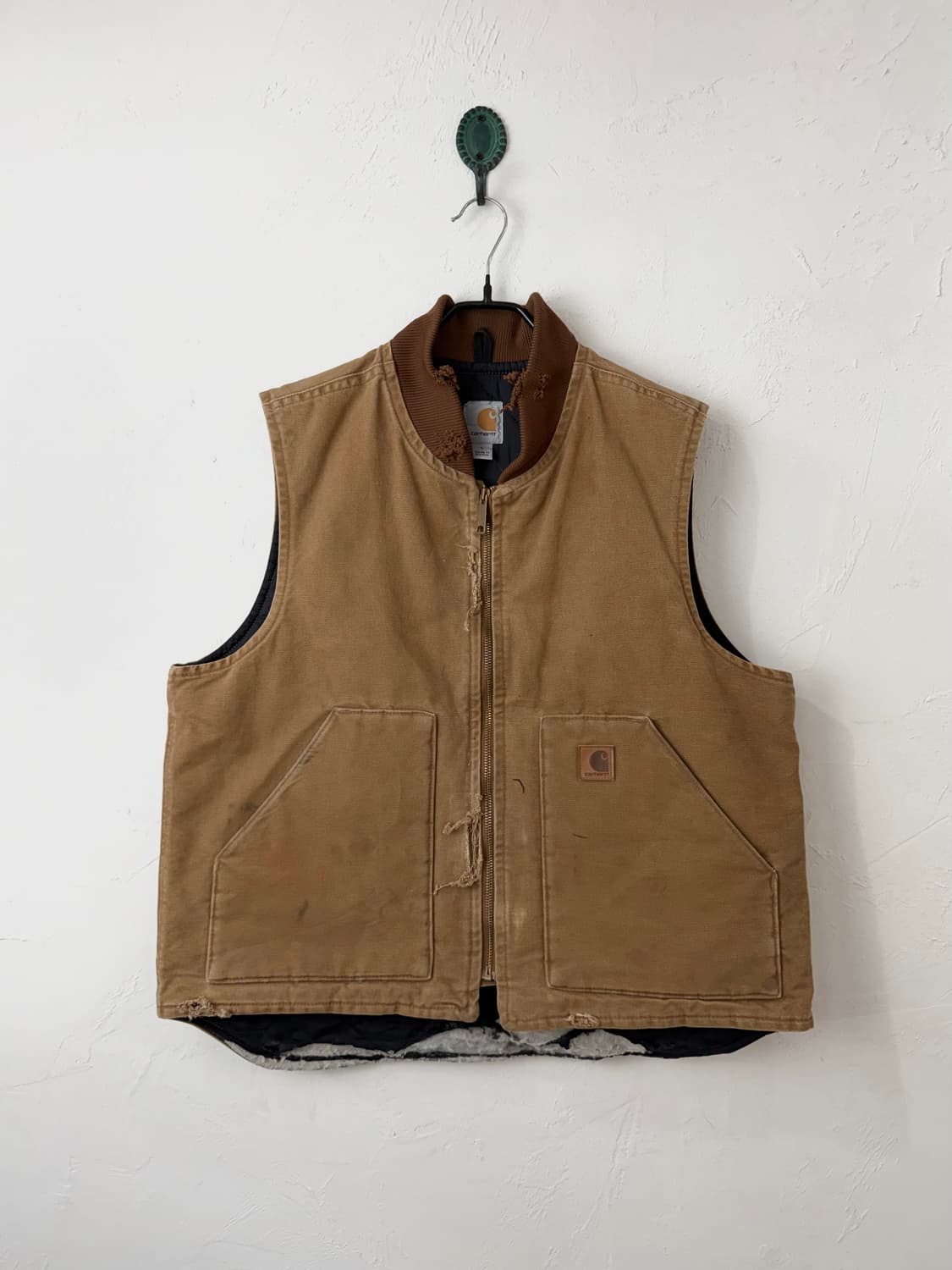 칼하트 디스트레스드 덕 캔버스 베스트 상품이미지1