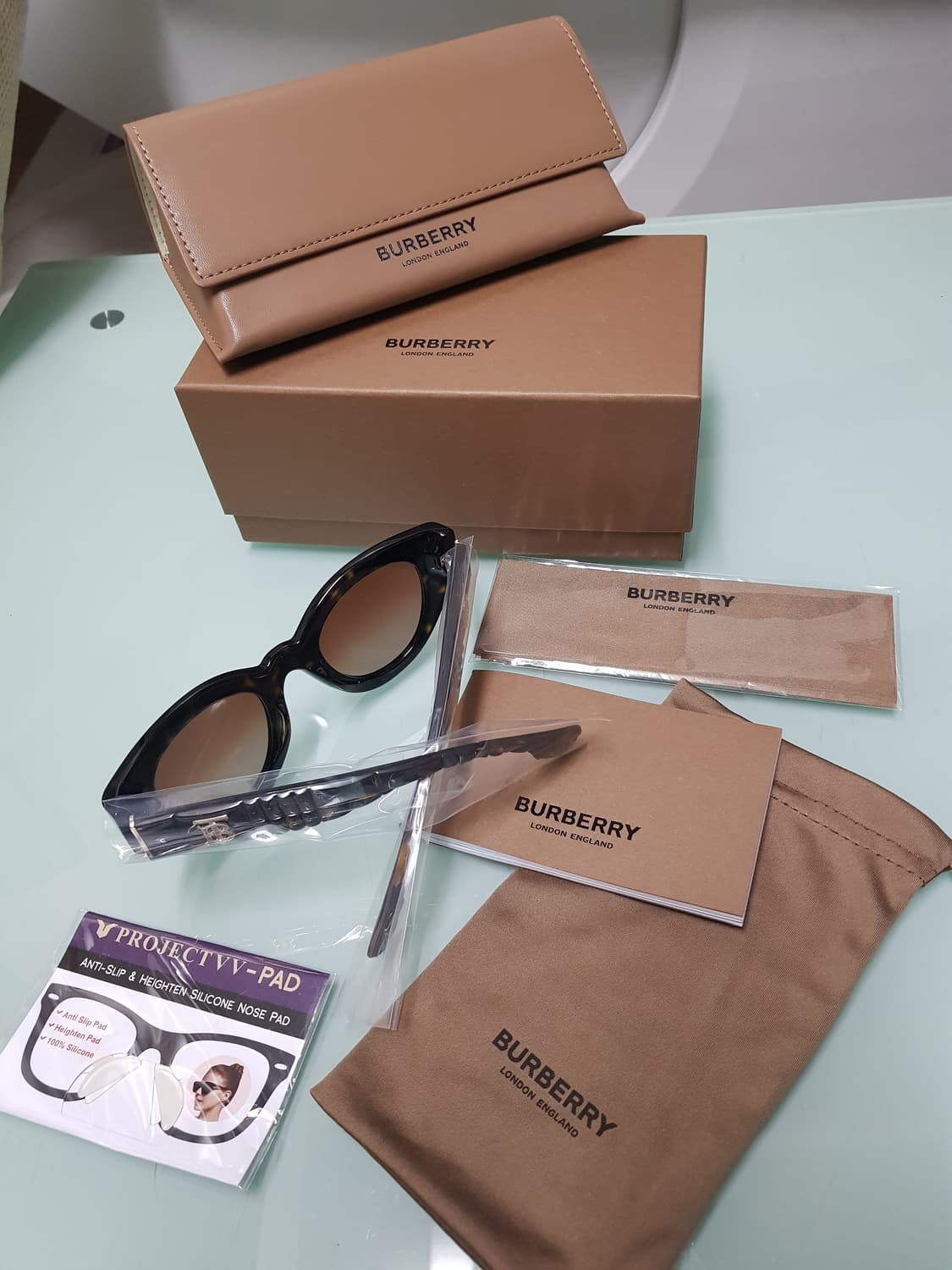 새상품 풀박스)NEW버버리 메도우선글라스 상품이미지5