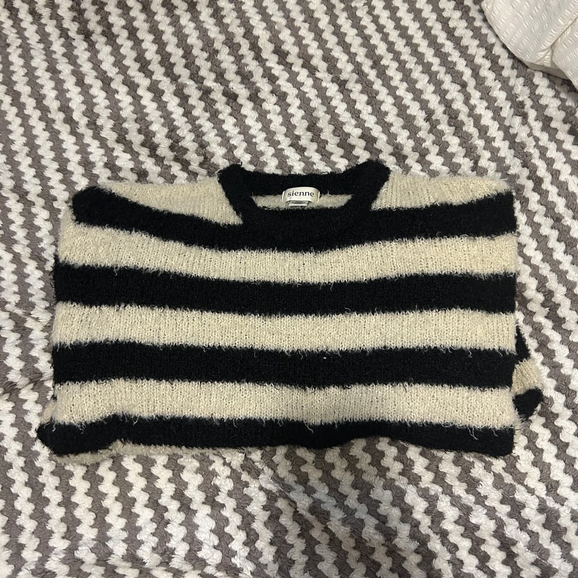 시엔느 포그 스트라이프 니트 상품이미지3