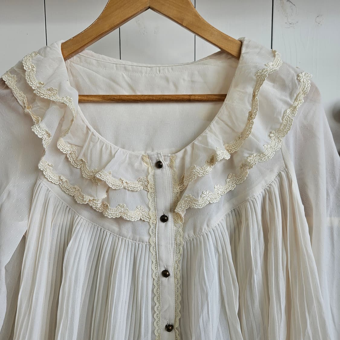 엑시즈팜(Axes Femme) 프릴 플리츠 쉬폰 블라우스 상품이미지2