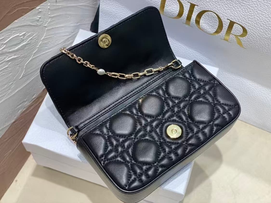 디올 레이디 폰 파우치 블랙 까나쥬 램스킨 상품이미지3