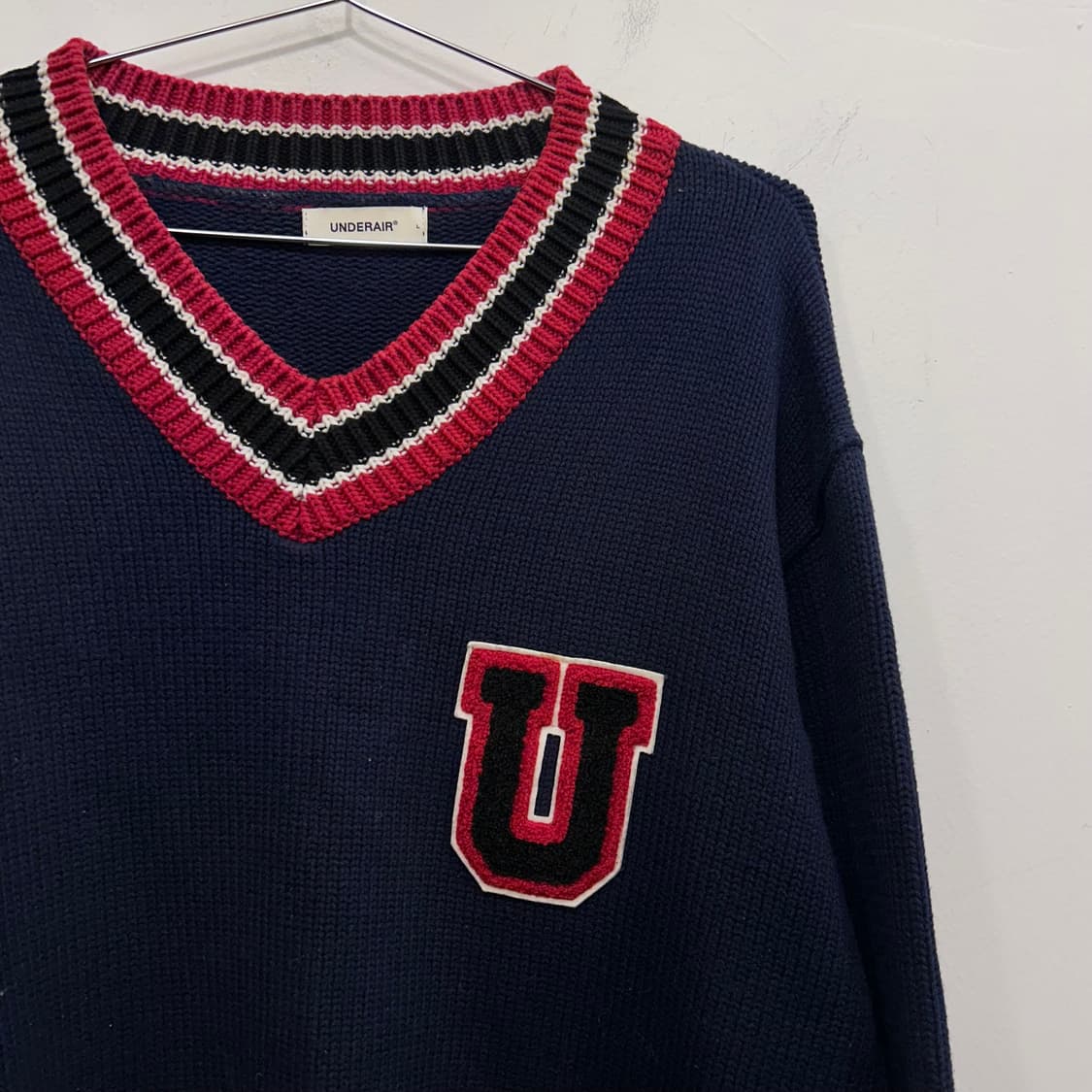 언더에어 부클와펜 배색 오버핏 브이넥 니트 상품이미지1