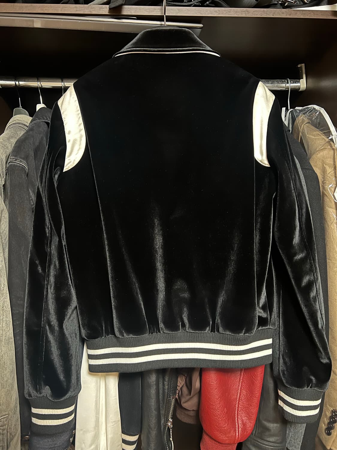 [L] 롤링스튜디오 벨벳 바시티 테디 자켓 블랙 상품이미지2