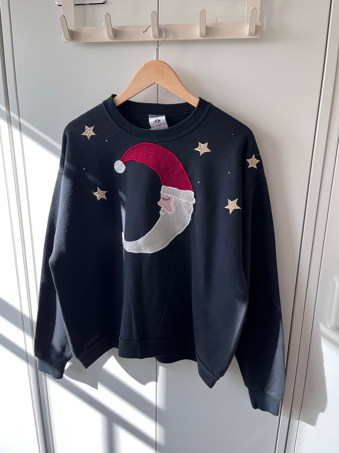 Jerzees 크리스마스 산타 자수 패치 오버핏 맨투맨 상품이미지7