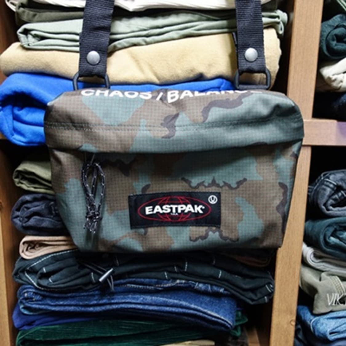 이스트팩 x 언더커버 Eastpak x Undercover 크로스바디 백 상품이미지3