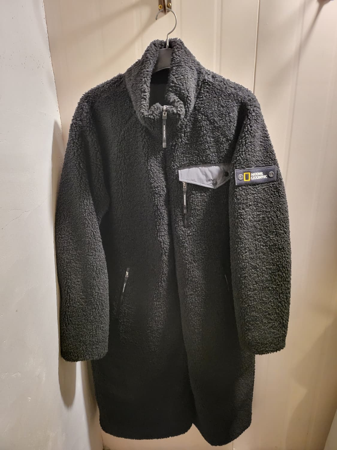 내셔널지오그래픽 뽀글이 양면 롱 코트 상품이미지1