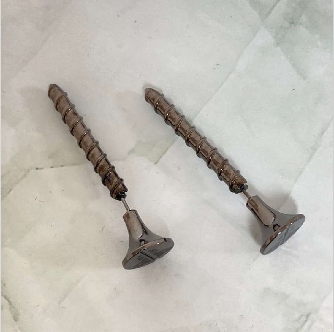 비비안웨스트우드 아카이브 orb 각인 못 귀걸이 상품이미지2