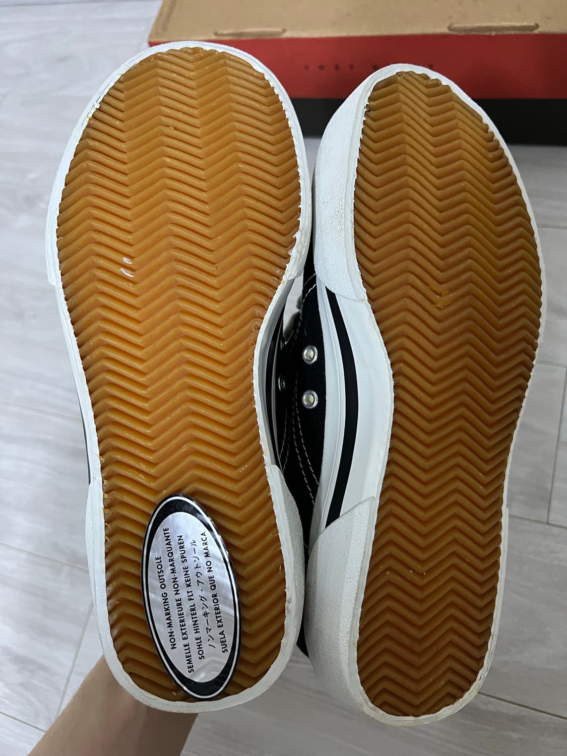 [새상품] 나이키 허모사 검흰 스티치 225 상품이미지3