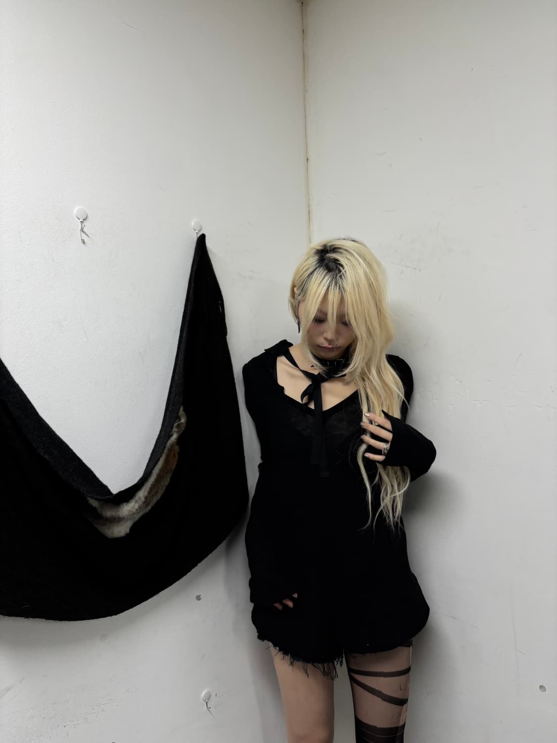 “Vintage” loose fit Black V Neck sleeve 상품이미지1