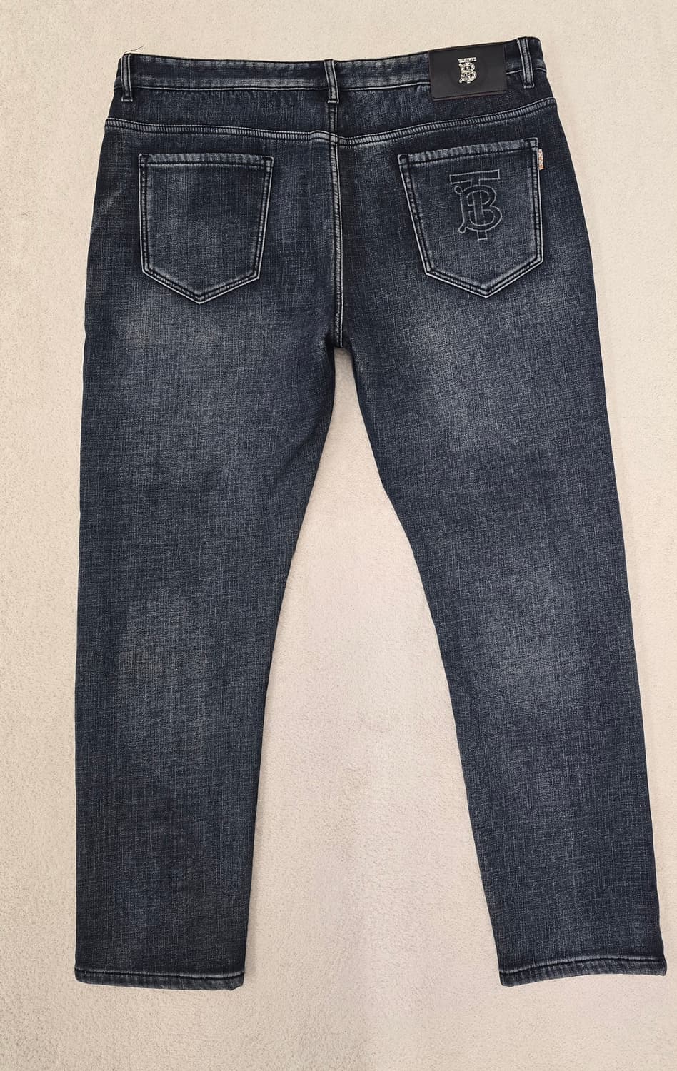 버버리 TB 모노그램 얇은기모청바지.  
싸이즈 37~38 상품이미지4