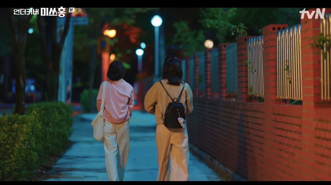 앤디어로즈 마농 백팩 블랙 유광 상품이미지3