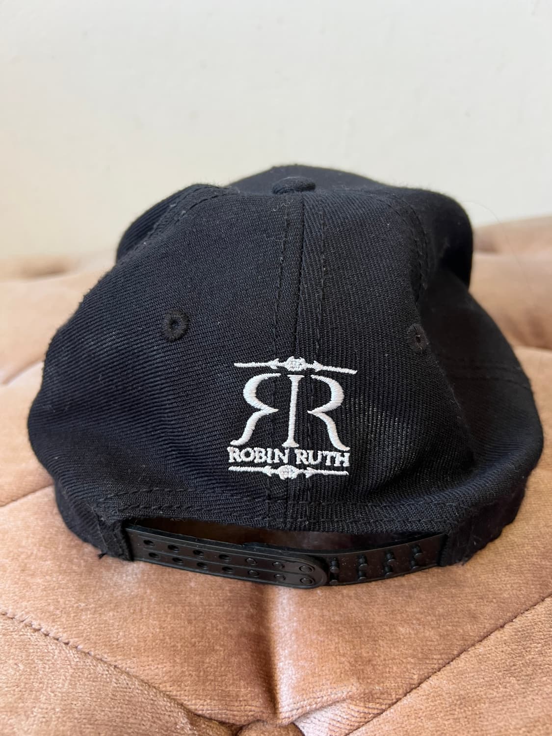 로빈루스 ROBIN RUTH 블랙 하와이로고자수 스냅백 캡모자 상품이미지4