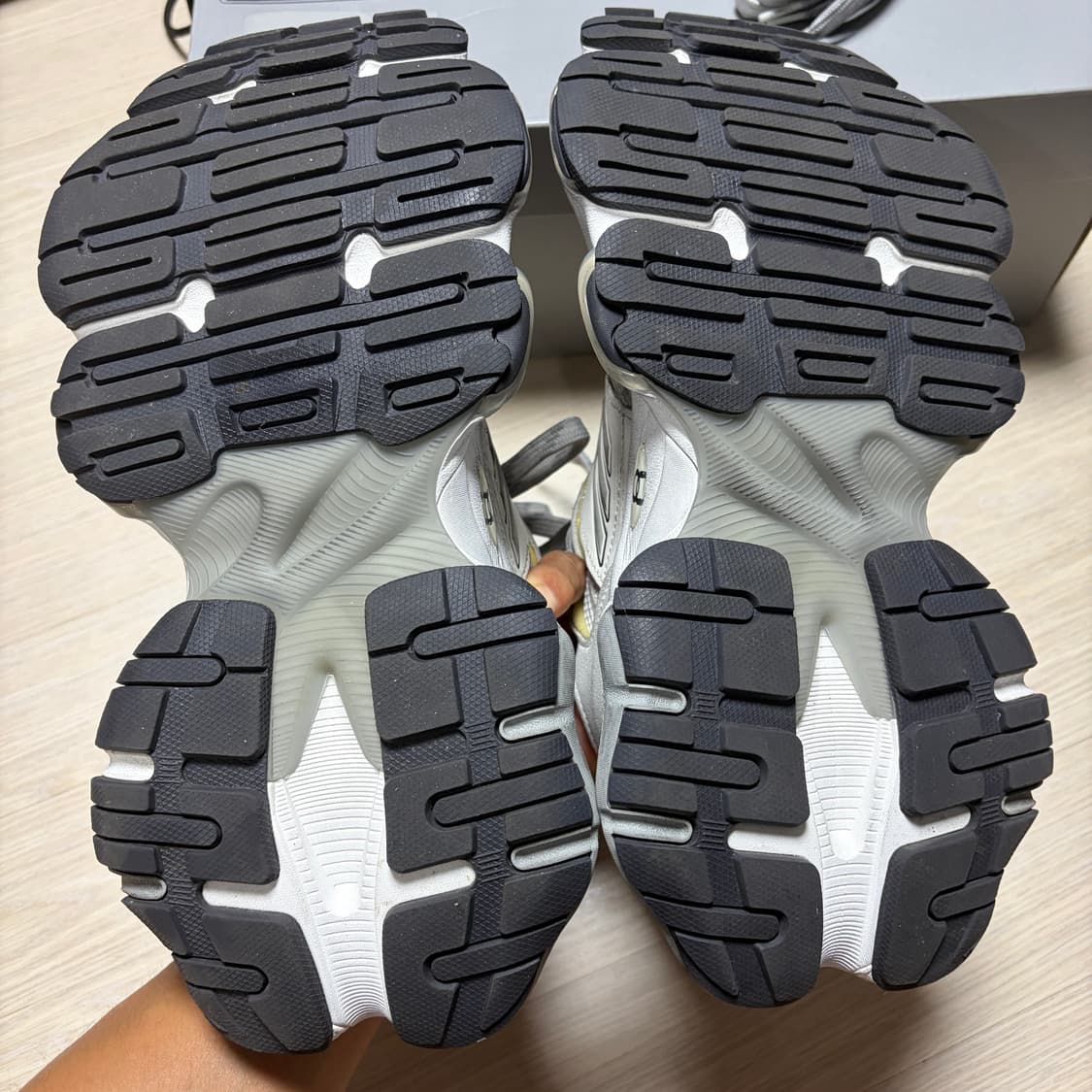 [40] 발렌시아가 카고 스니커즈 화이트 그레이 상품이미지4