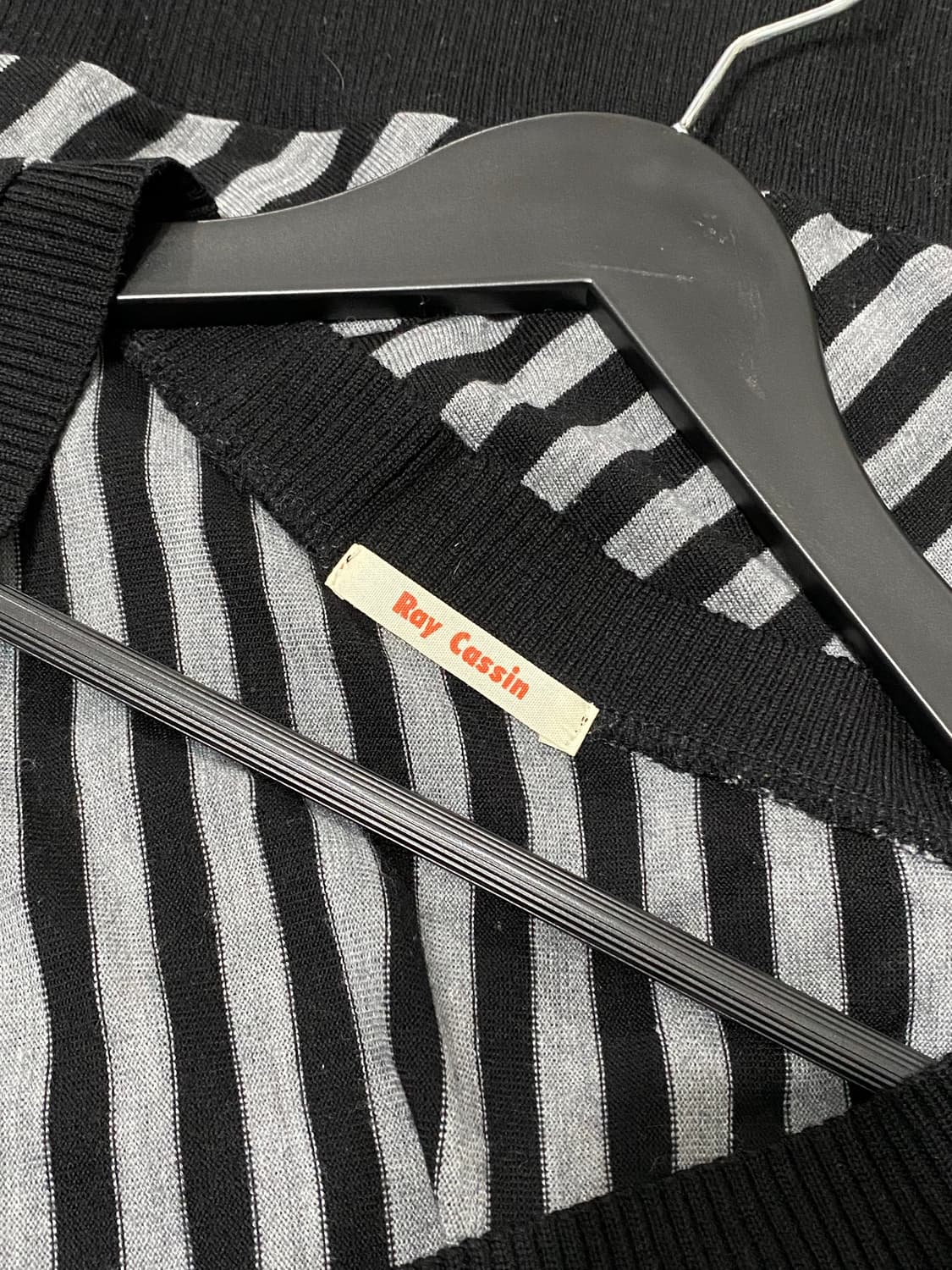 Ray cassin 갸루 사선 스트라이프 브이넥 니트 상품이미지8