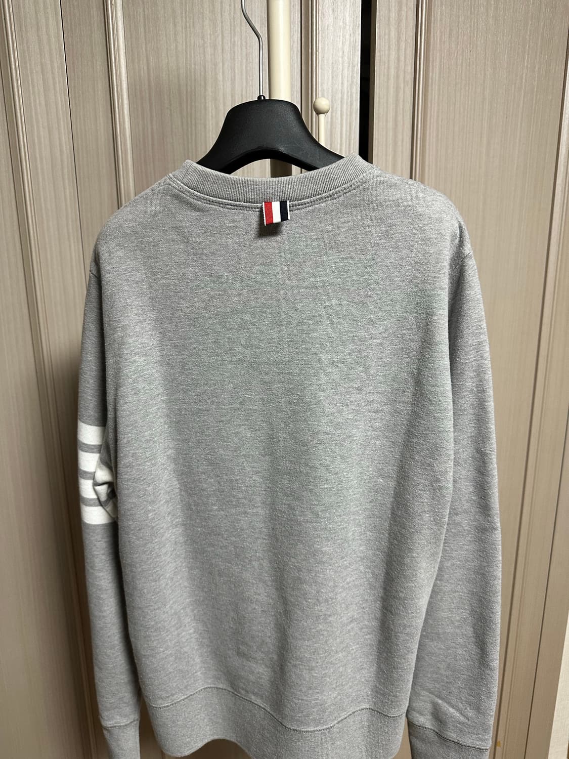 톰브라운 맨투맨 그레이 상품이미지2