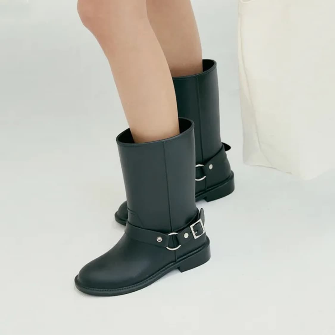 코모레비뮤지엄 클래식 버클 레인부츠 미들부츠 상품이미지2