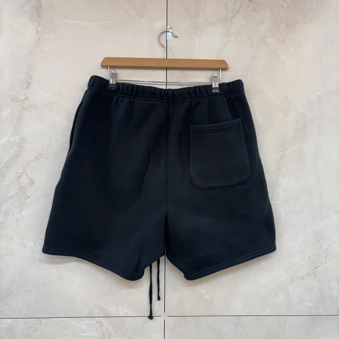 에센셜 블랙 색상 스웻 반바지 M 상품이미지2