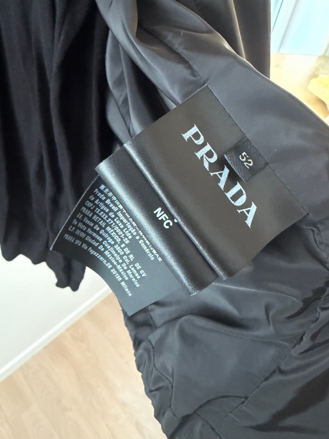 프라다 나일론 바람막이 블랙 상품이미지3