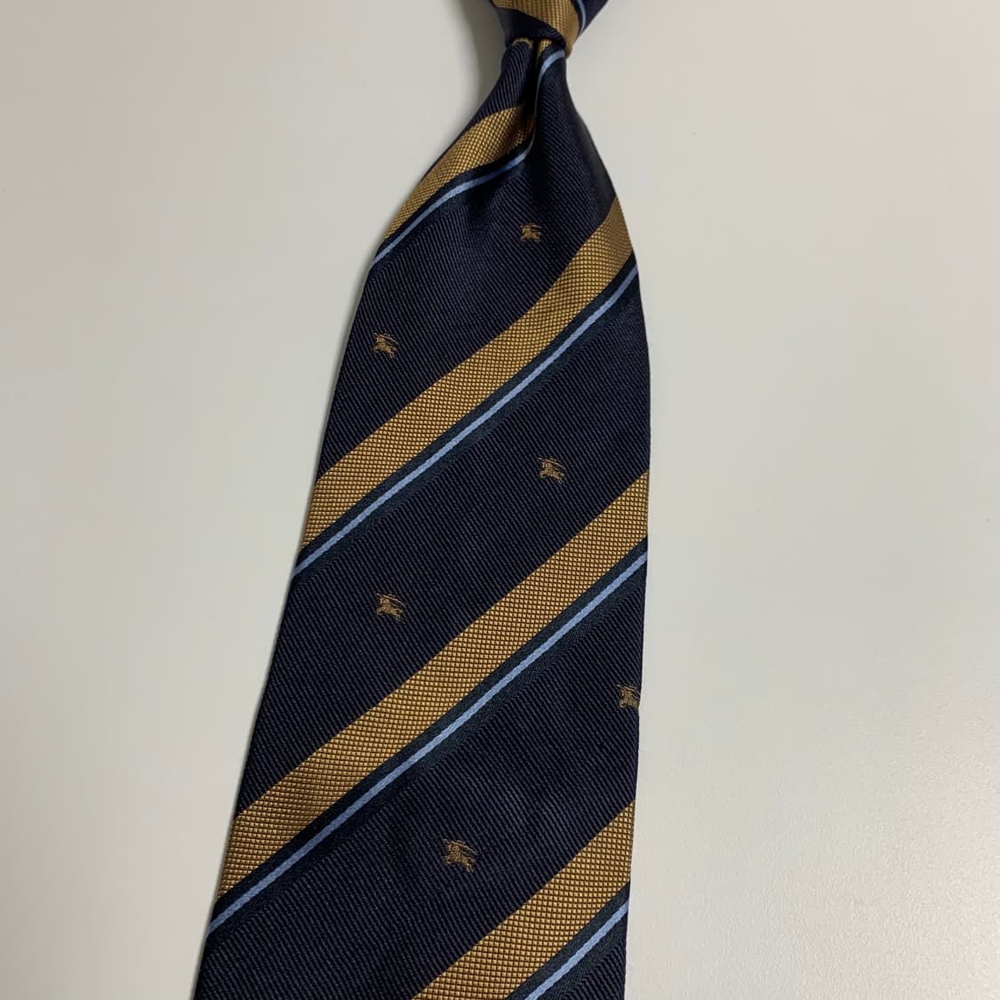 버버리 레지멘탈 클래식디자인 모노그램 명품넥타이 A+등급 상품이미지9