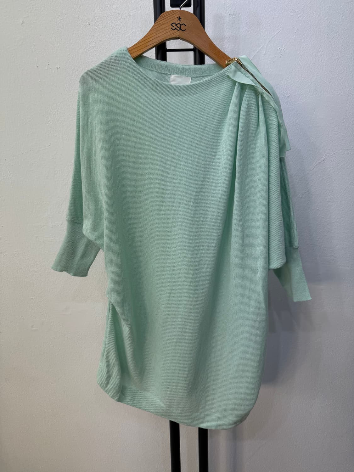 정품) 구호 여성 루즈핏 지퍼 니트  상품이미지1