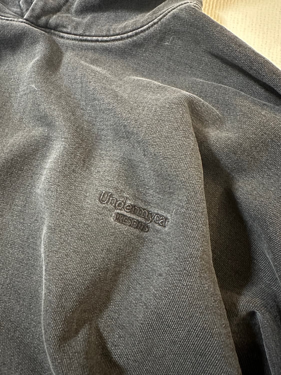 1) 언더마이카 무 Mu.08 그레이 피그먼트 후드티 상품이미지3