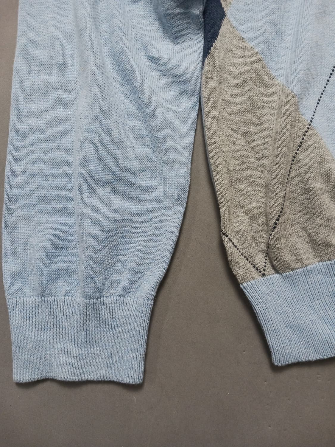 [L] 노티카 아가일 패턴 로고 브이넥 니트 상품이미지4