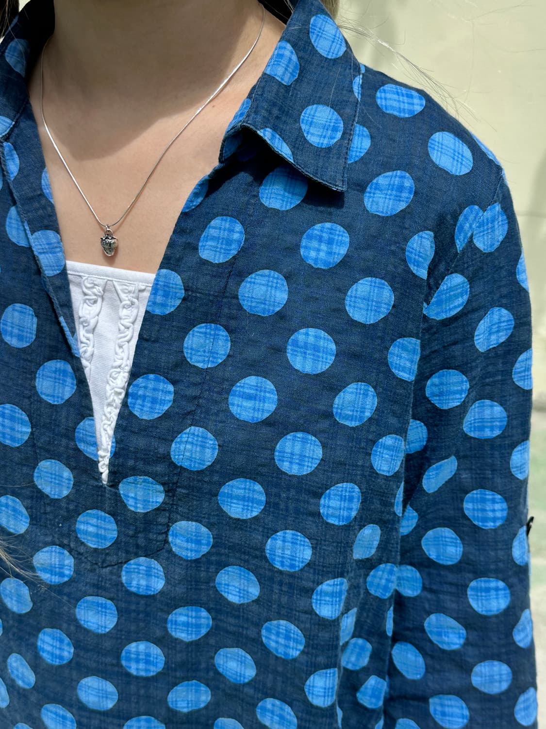 블루 도트 패턴 오픈 카라 셔츠 상품이미지3