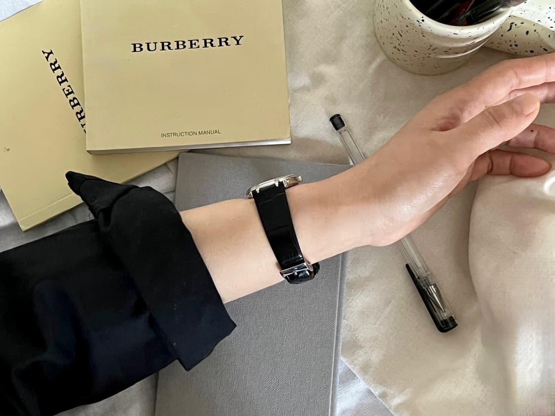 버버리 실버 라운드 시계 (32mm) / 케어 상품이미지10