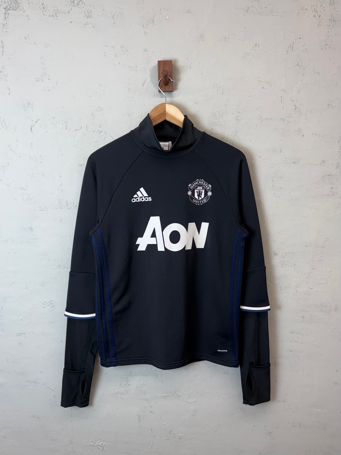 아디다스 맨체스터유나이티드 빈티지 트레이닝 탑 상품이미지1