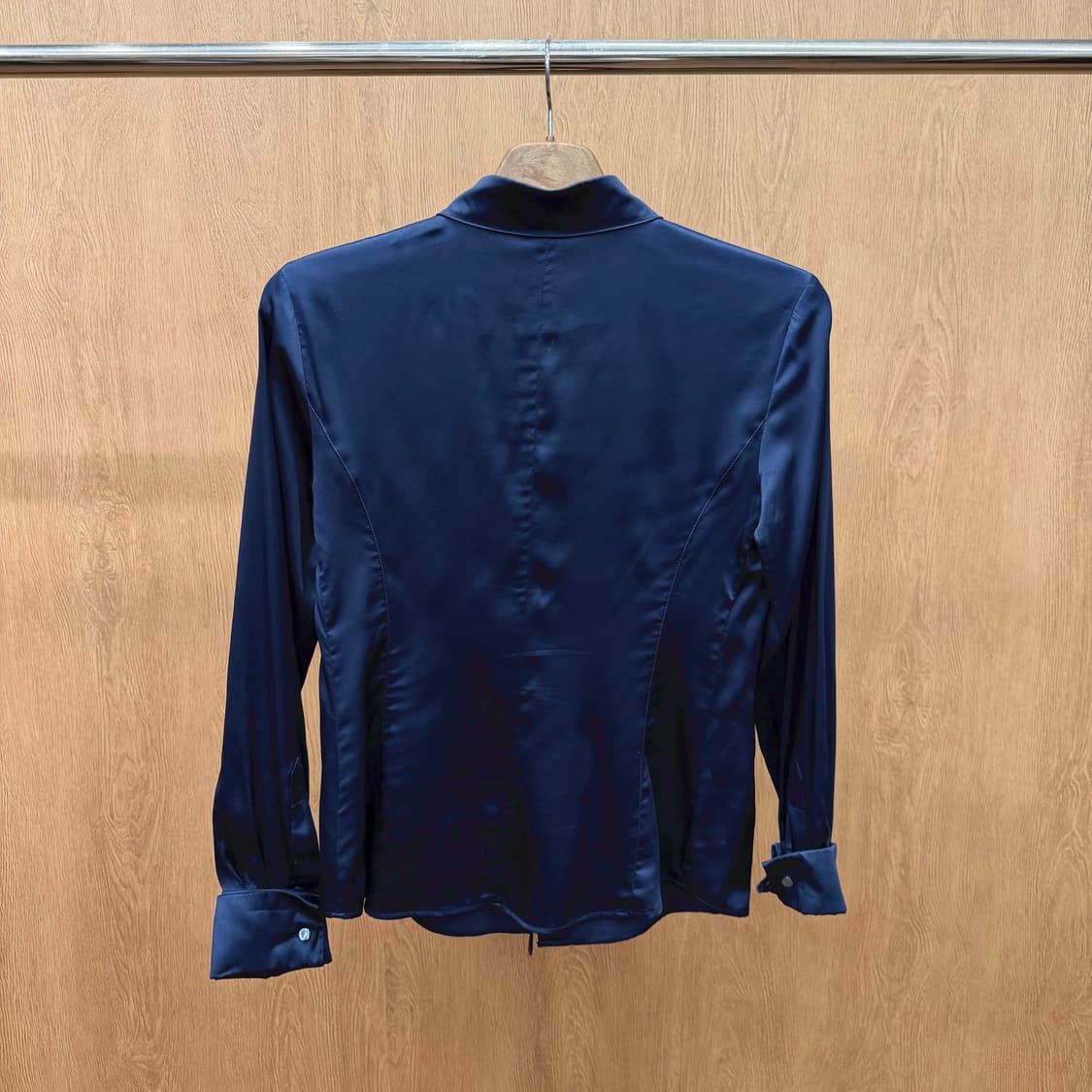 아르마니 꼴레지오니 블라우스 셔츠 버튼 커프스 무지 디테일 네이비 상품이미지3