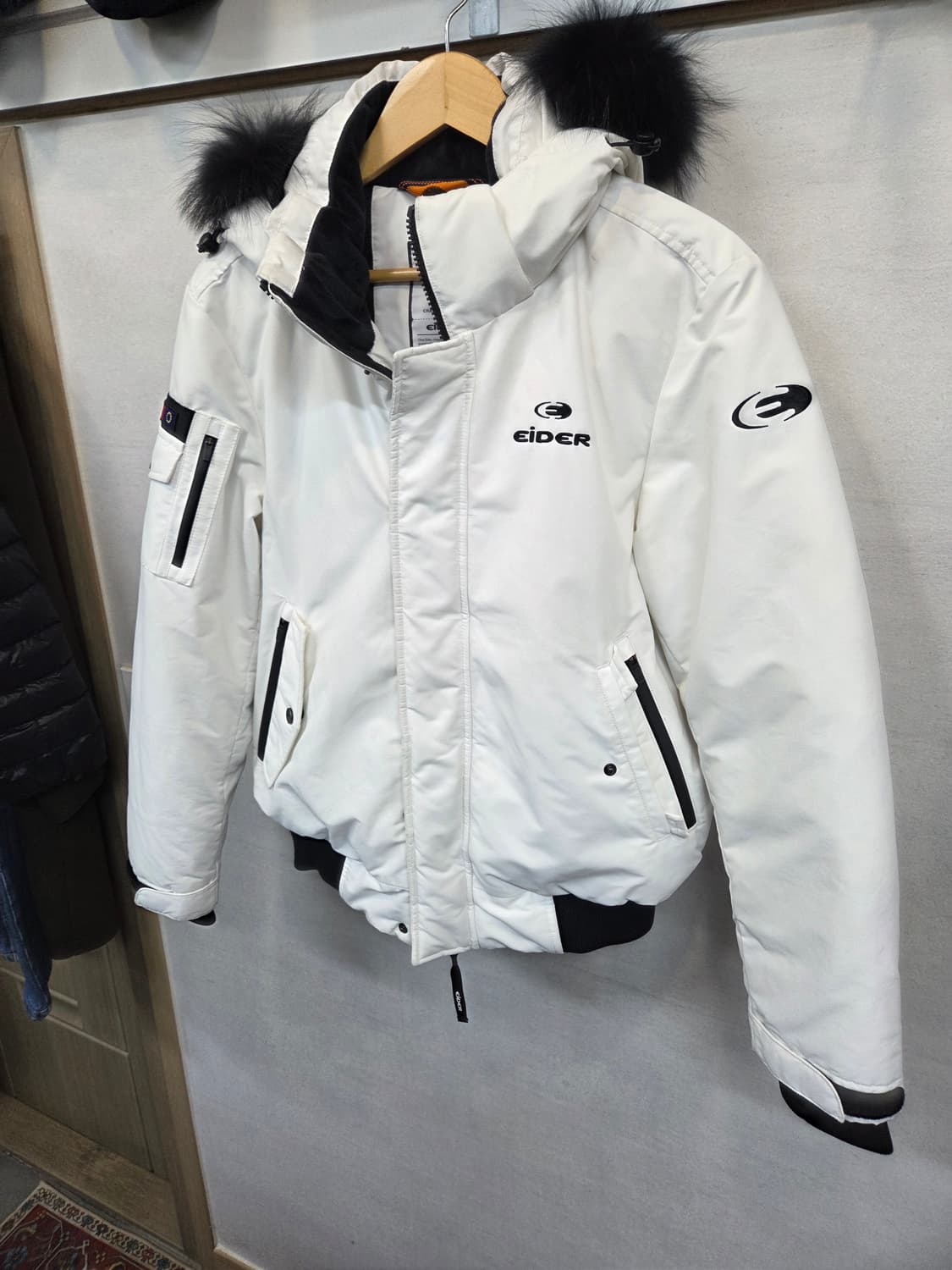 아이더 스투키 스노우화이트 라쿤퍼 구스다운 숏패딩 s 상품이미지5