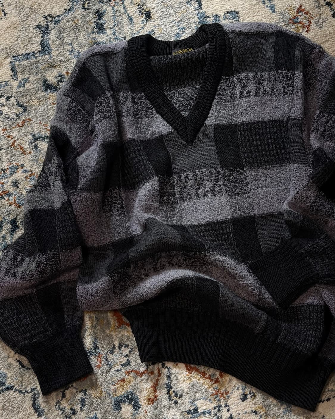 90s 빈티지 울 체크 브이넥 니트 스웨터 상품이미지1