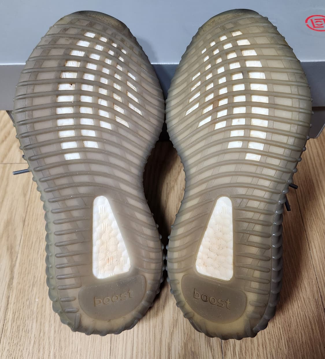 adidas 아디다스 이지 부스트 350 V2 벨루가 2.0 상품이미지7