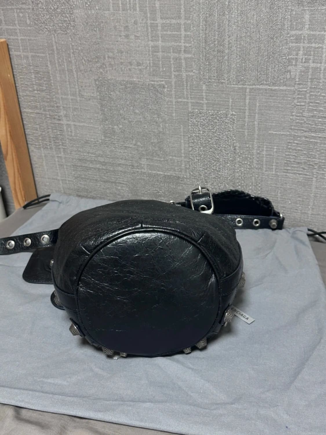 발렌시아가 르카골 버킷백 스몰 상품이미지4