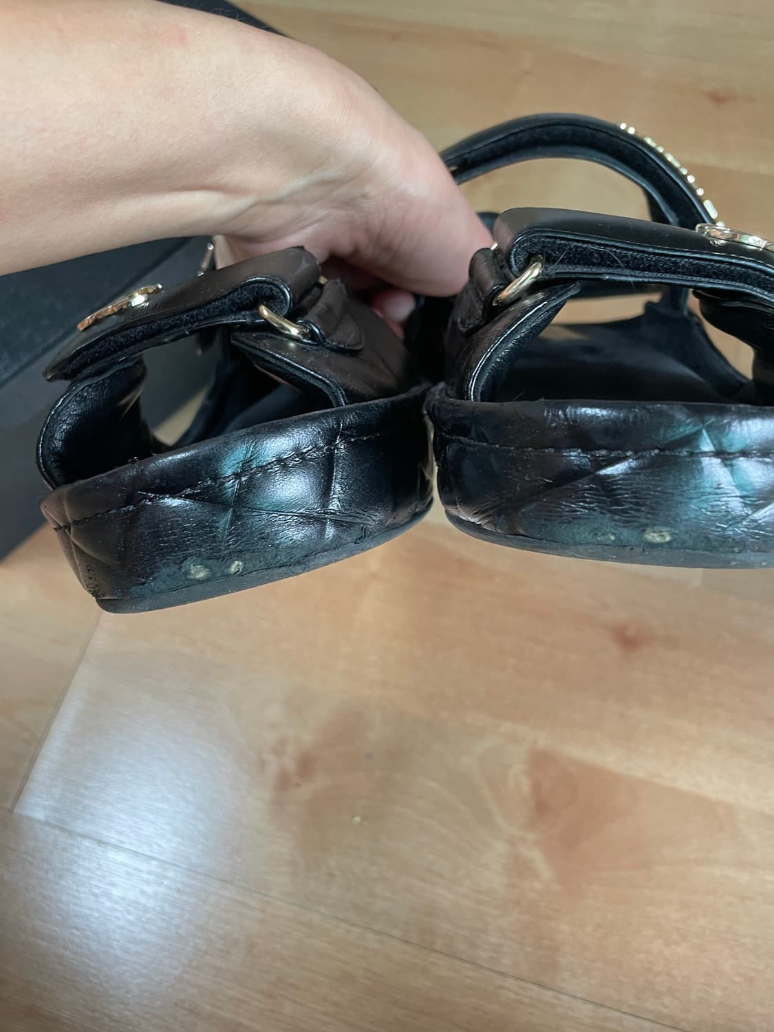 가격내림) 샤넬 블랙 벨크로 샌들 39 상품이미지2