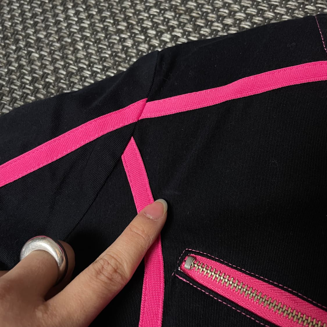 빈티지 블랙 핑크 투포켓 크롭 집업 상품이미지5