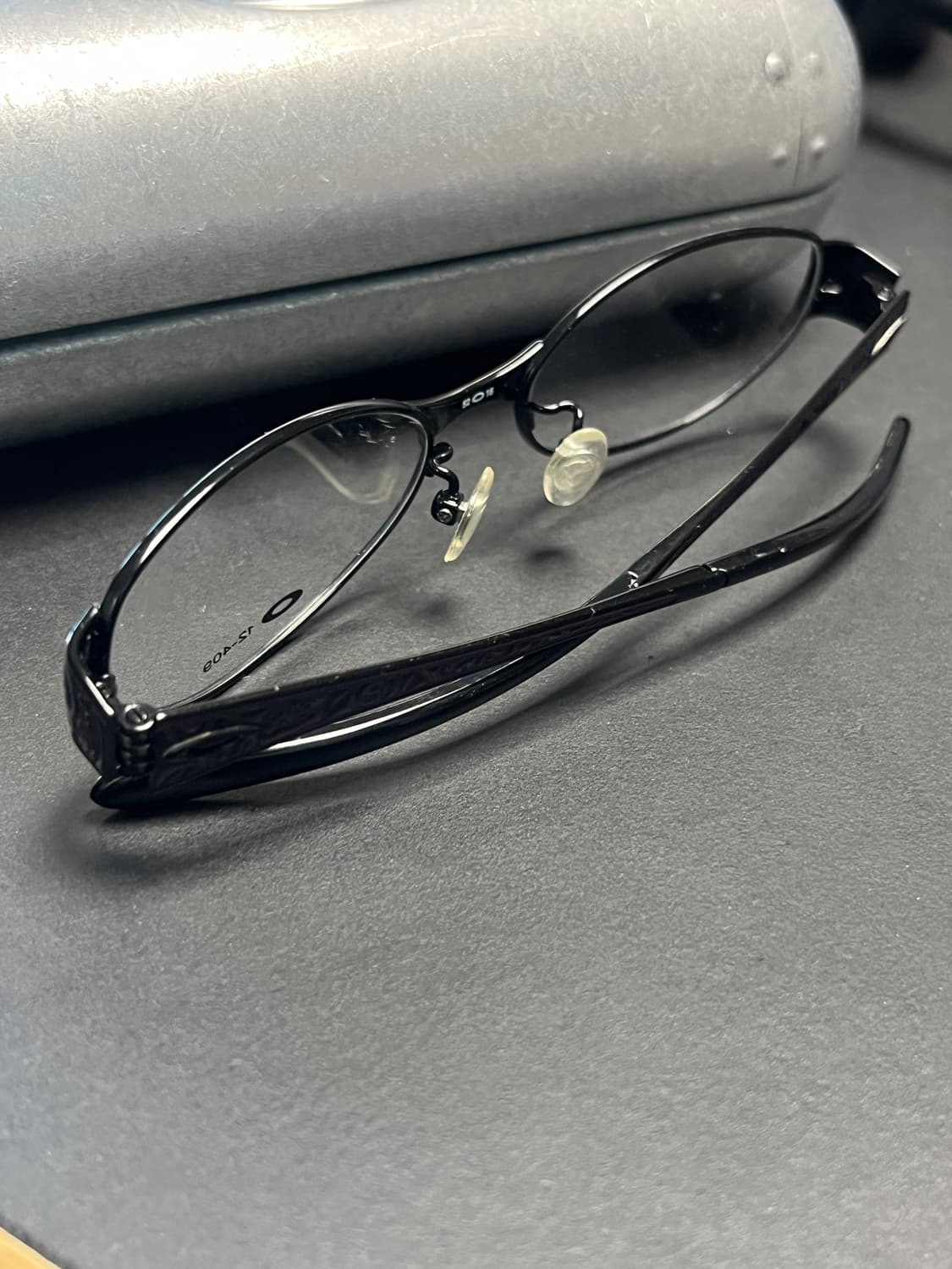오클리 티타늄 안경 상품이미지6