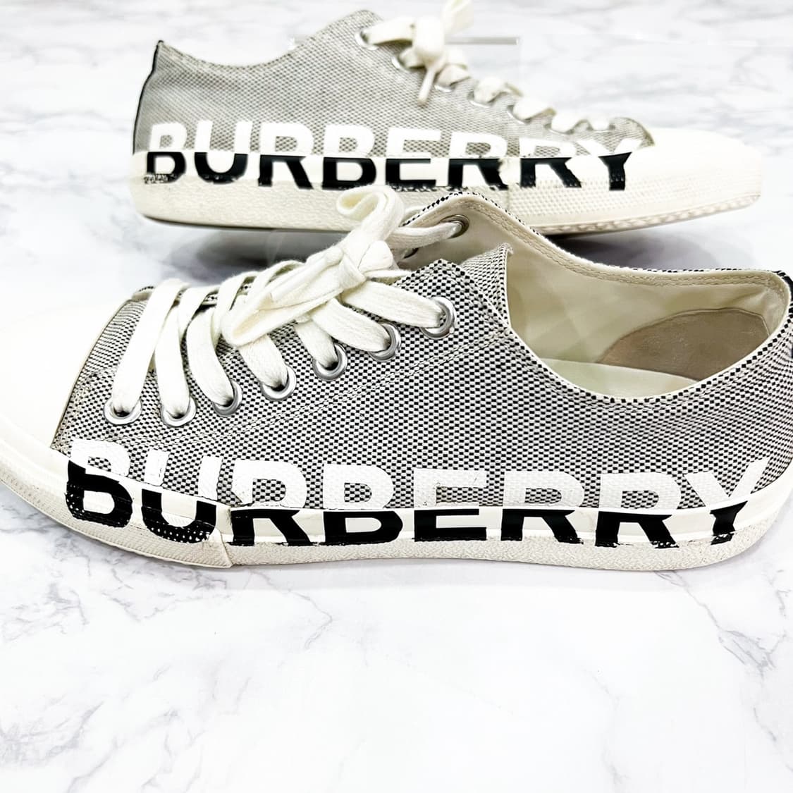 [41.5] 버버리 로고 레이스업 스니커즈 상품이미지2