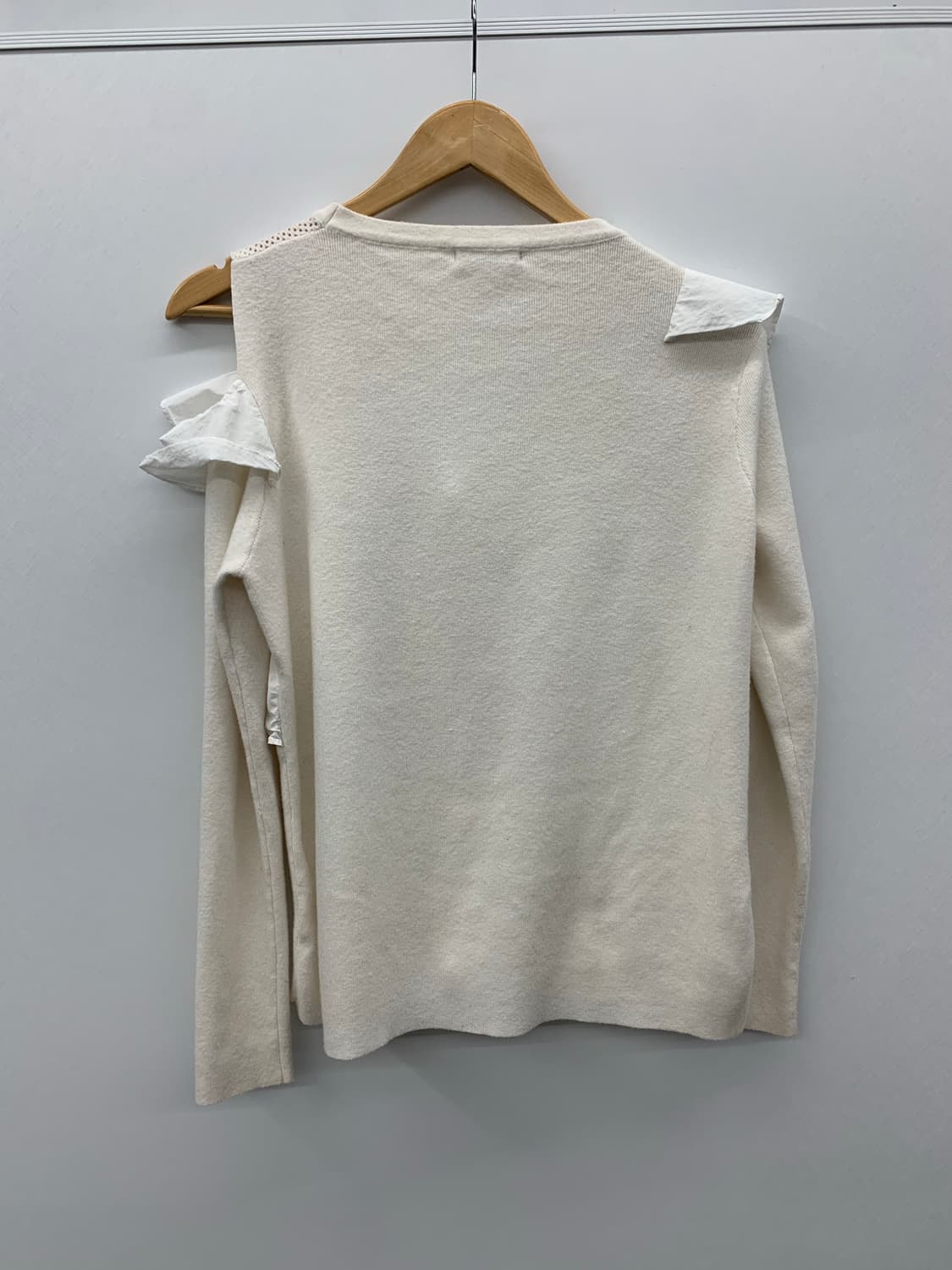 프릴 오프숄더 니트 상품이미지5